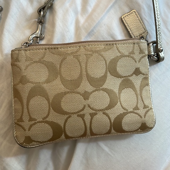 VINTAGE NEVER USED COACH WRISTLET - Picture 6 of 7